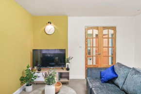 Comfortable 2-Bed Flat, Free Parking, near Excel